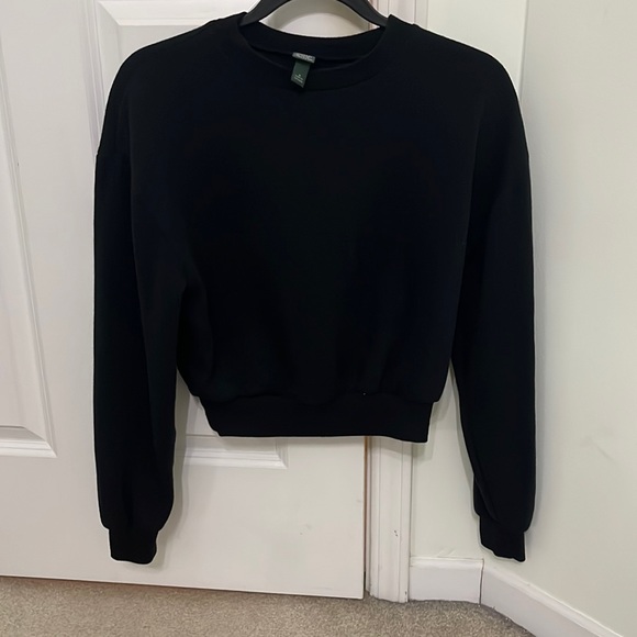 Wild Fable Black Cropped Sweatshirt Size S